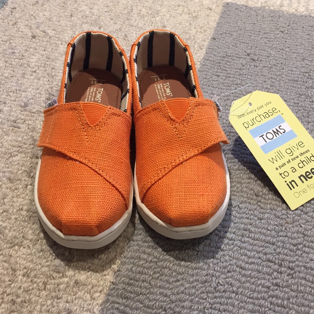 NWT Girls Toms shoes